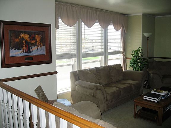 Living Room (up)