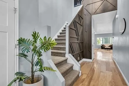Fully Furnished 3bd/2.5 Bth Modern Updated House — Photo 4