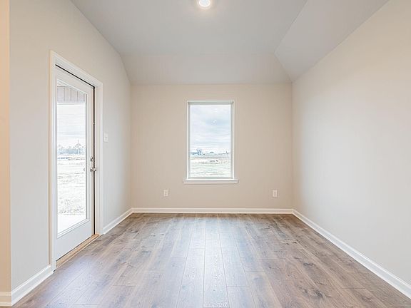 4th image of 130 Lucille Dr