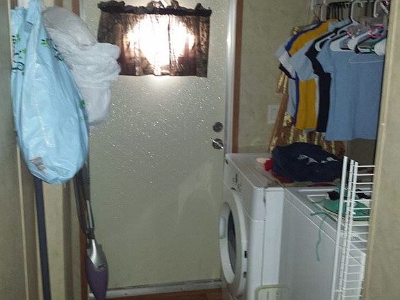 5th image of 921 Cottonwood Cir