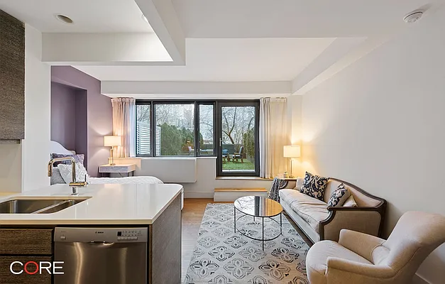 Rented by CORE | media 9