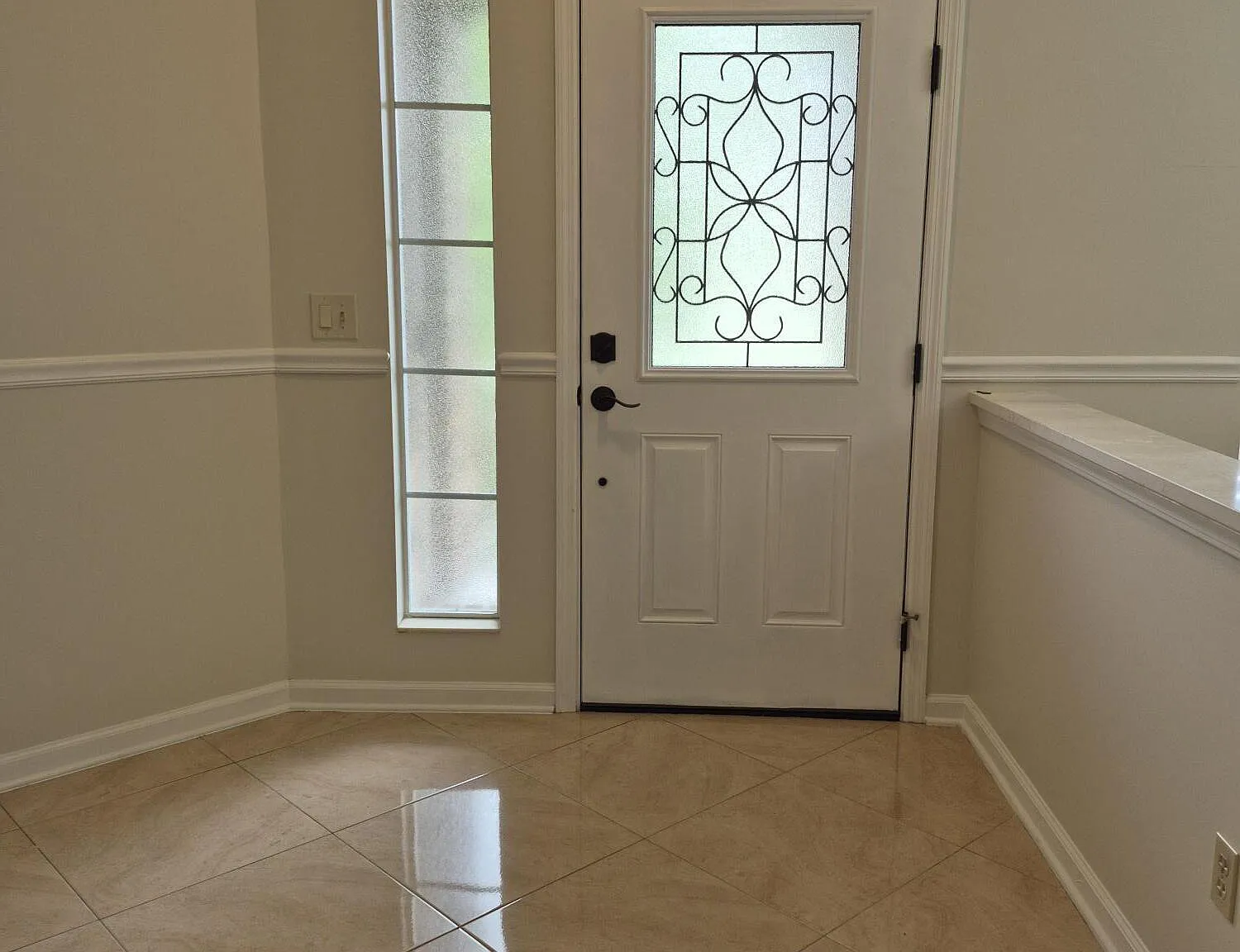 3 bed, 2.0 bath, 2049 sqft, $2,495 — Photo 4