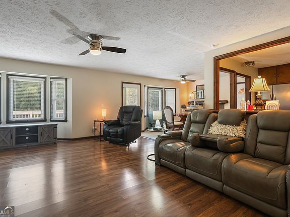3rd image of 110 Drennan Dr