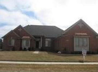 54166 Cambridge Dr, Shelby Township, MI 48315