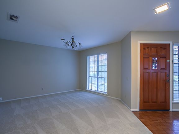 5th image of 323 Saint Andrews Dr