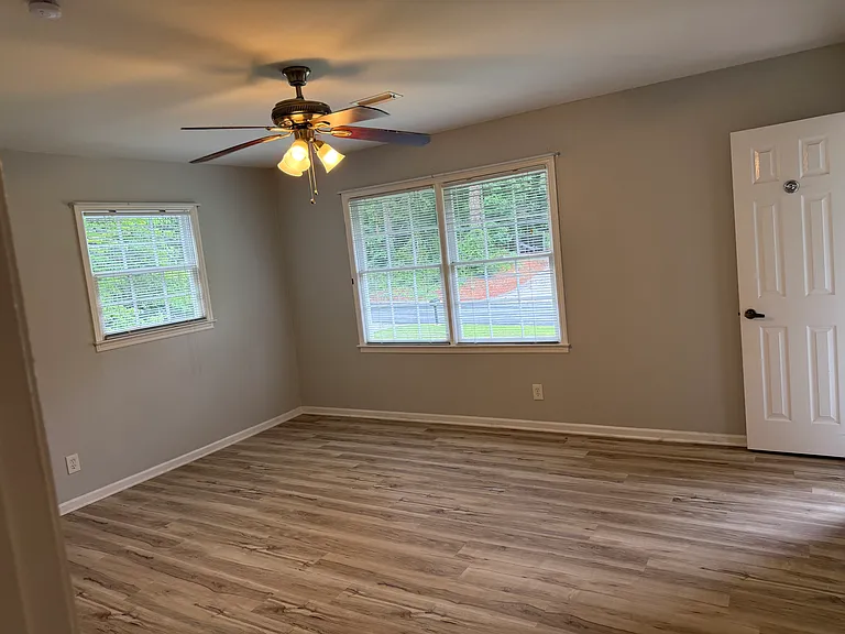 1295 Seven Springs Cir — Photo 21