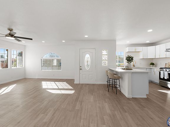 3rd image of 756 Palm Ave