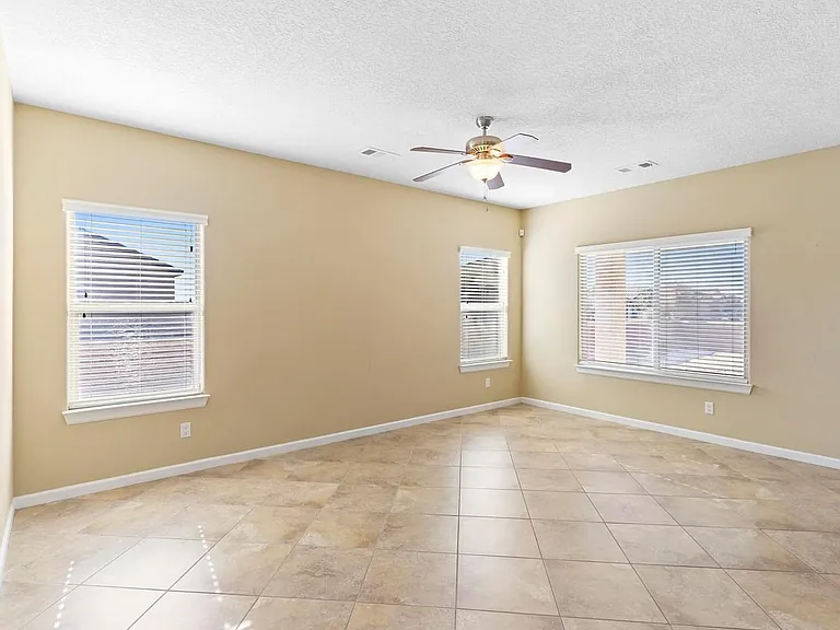 604 Loma Linda Loop NE — Photo 6