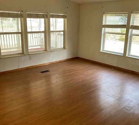 4th image of 301 N Chinook Drive
