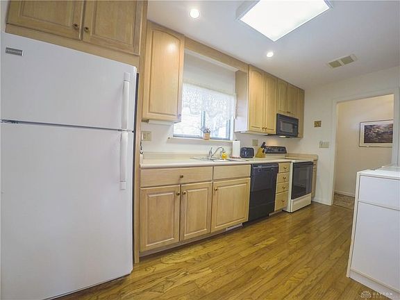 3rd image of 4023 Mengel Dr