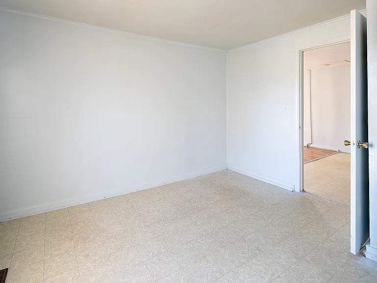 515 W Davidson Ave — Photo 4