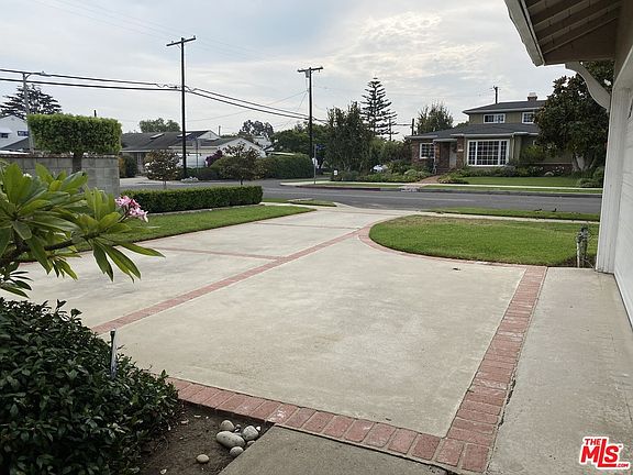 3rd image of 12731 Rose Ave