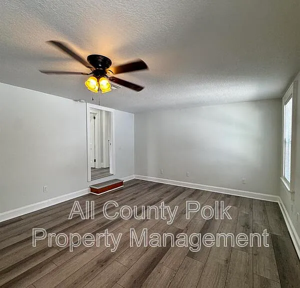 1044 W Lime St — Photo 16