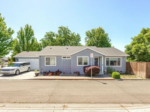 2427 Granite Ct, White City, OR 97503