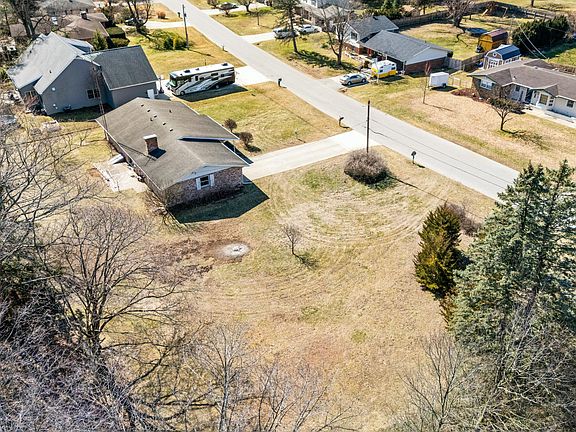 4th image of 4687 Woodland Dr