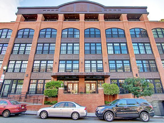 3rd image of 174 Washington St #403