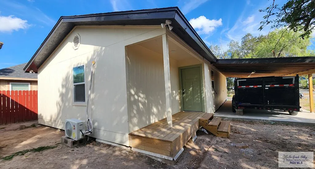 3 bed, 2.0 bath, 1200 sqft, $1,750 — Photo 3