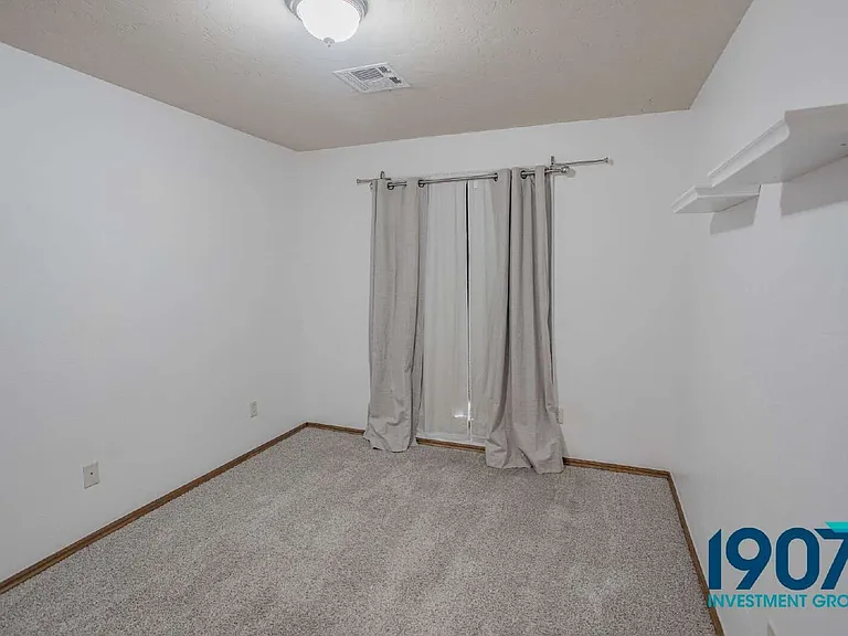 2508 Tyler Ln — Photo 12