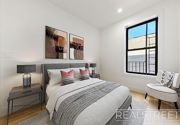 5th image of 533 Chauncey St