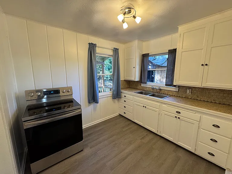 1092 Winton Rd — Photo 6