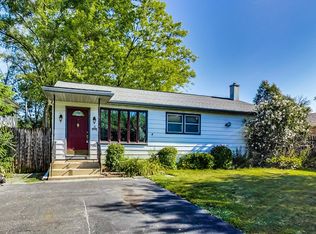 1411 Yager Ave, Highland Park, IL 60035