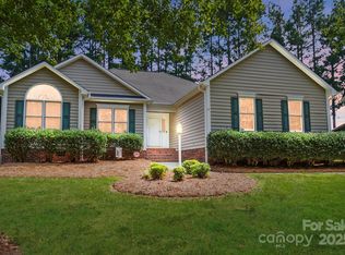 8877 Oldenburg Dr, Mount Pleasant, NC 28124