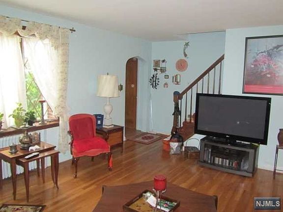 5th image of 37-19 Hale Pl #1X