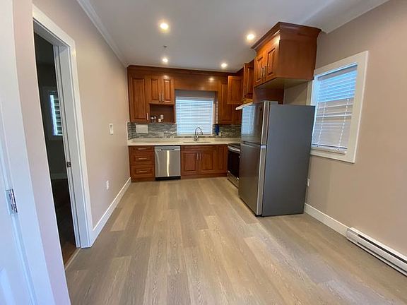 4th image of 6404 Dumfries St #1A
