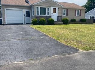 30 Amherst Rd, Warwick, RI 02889