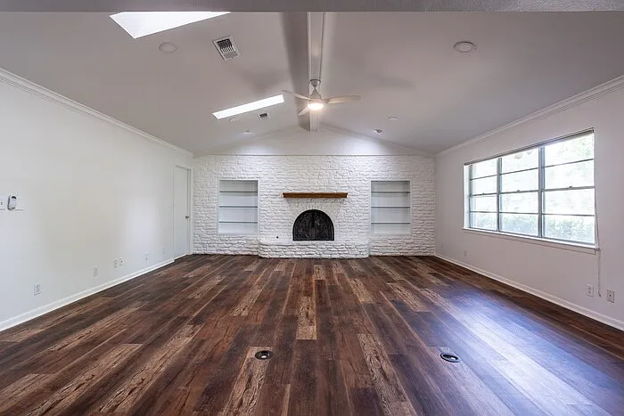 3 bed, 2.0 bath, 2839 sqft, $3,200 — Photo 3