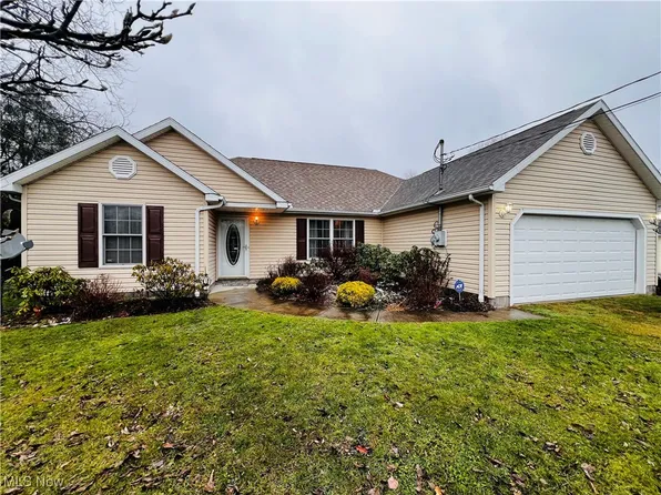 2512 Rosewood Pl, Rock Creek, OH 44084