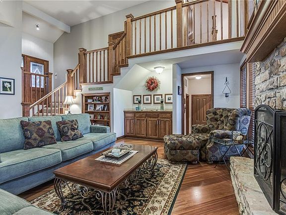 5th image of 565 Snowdon Ct