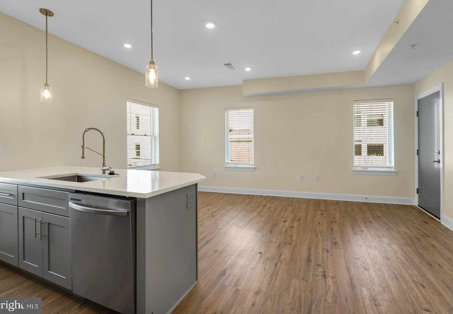 3 bed, 2.0 bath, $2,050 — Photo 4