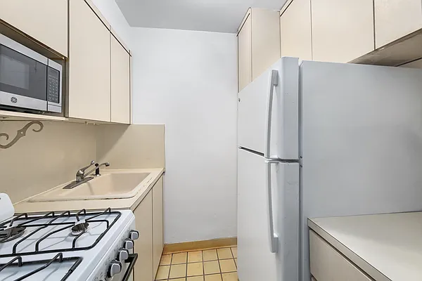 Sold by Compass | media 5