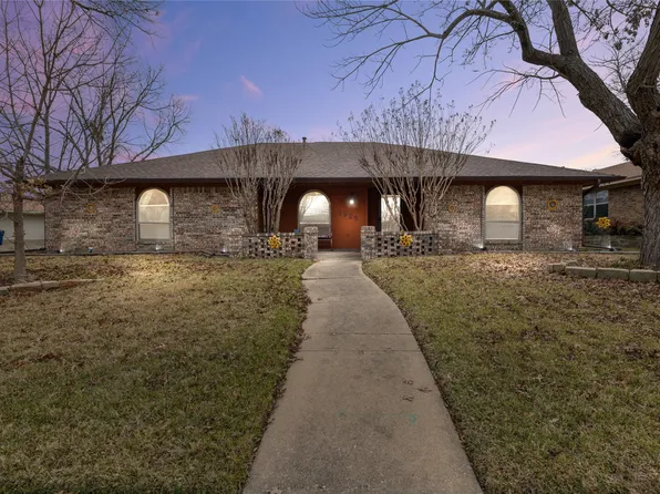 1925 Aspen Dr, Lewisville, TX 75077