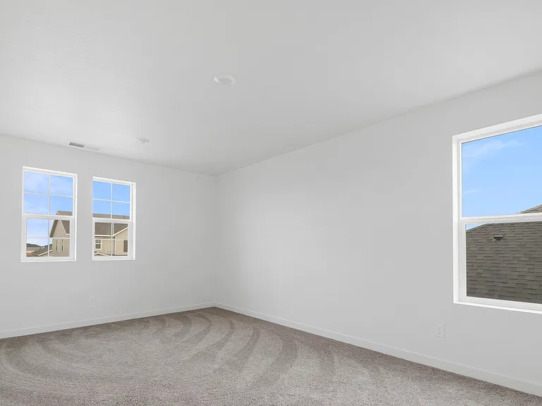 477 W Norwich St — Photo 15