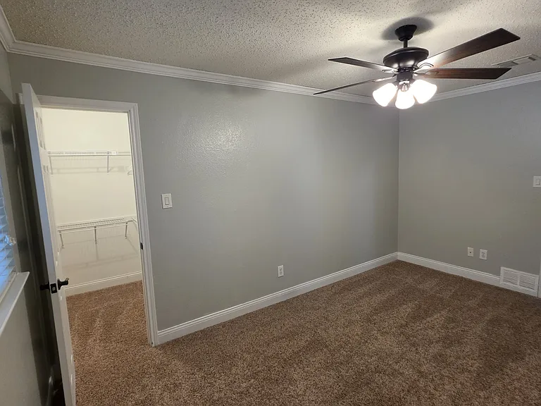 6511 White Oaks Ln — Photo 37