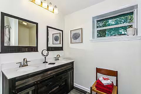 5th image of 105 Rue Max St