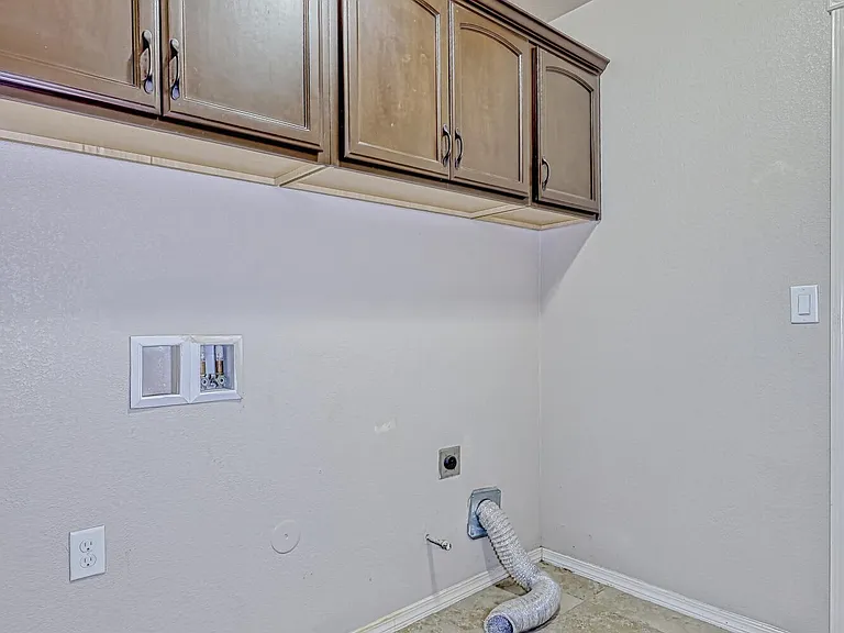 14325 Woods Point Ave — Photo 17