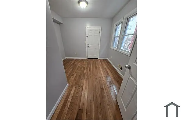 Building Photo - 10 Tillinghast St #1