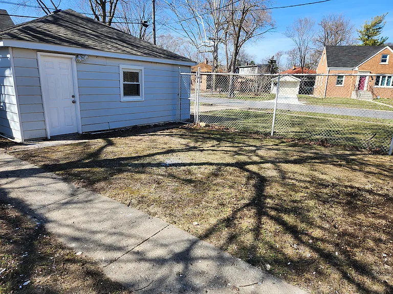 14124 Manor Ave — Photo 2