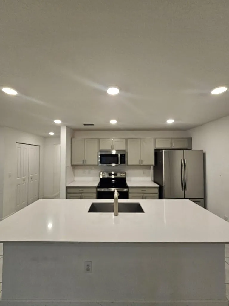 4 bed, 1920 sqft, $3,150 — Photo 4