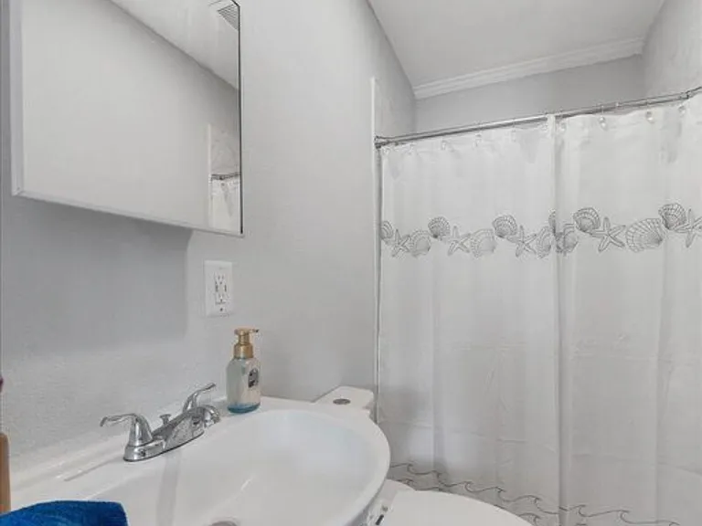 380 Maple Pl — Photo 9