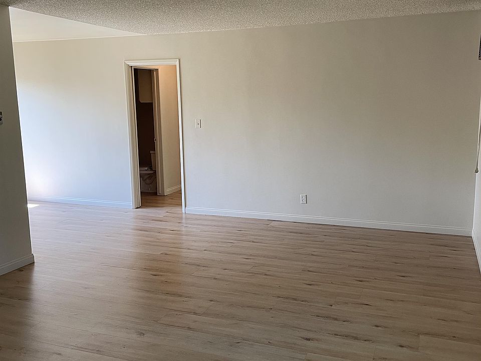 1st image of 215 N Myrtle Ave #17309692