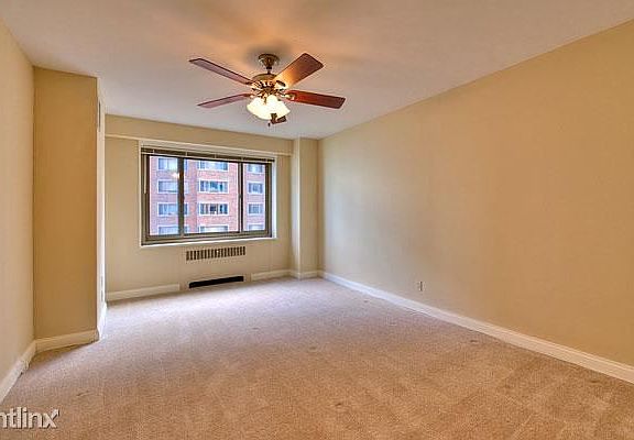 4th image of 1351 N Lakeshore Dr #2180