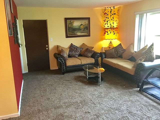 2nd image of 7532 N Ridge Blvd APT 3S