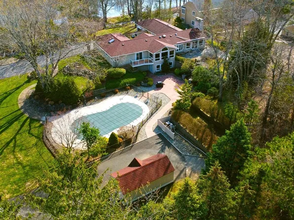 884 Breezy Oaks Drive, Toms River, NJ 08753