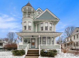 203 W 12th St, Holland, MI