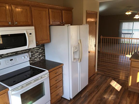 3rd image of 880 Myer Dr NE