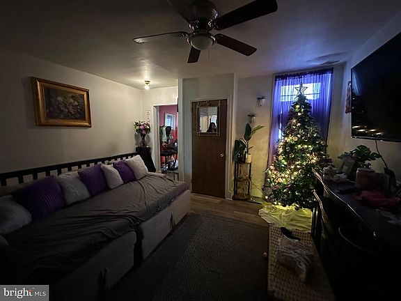 4th image of 2049 Margaret St